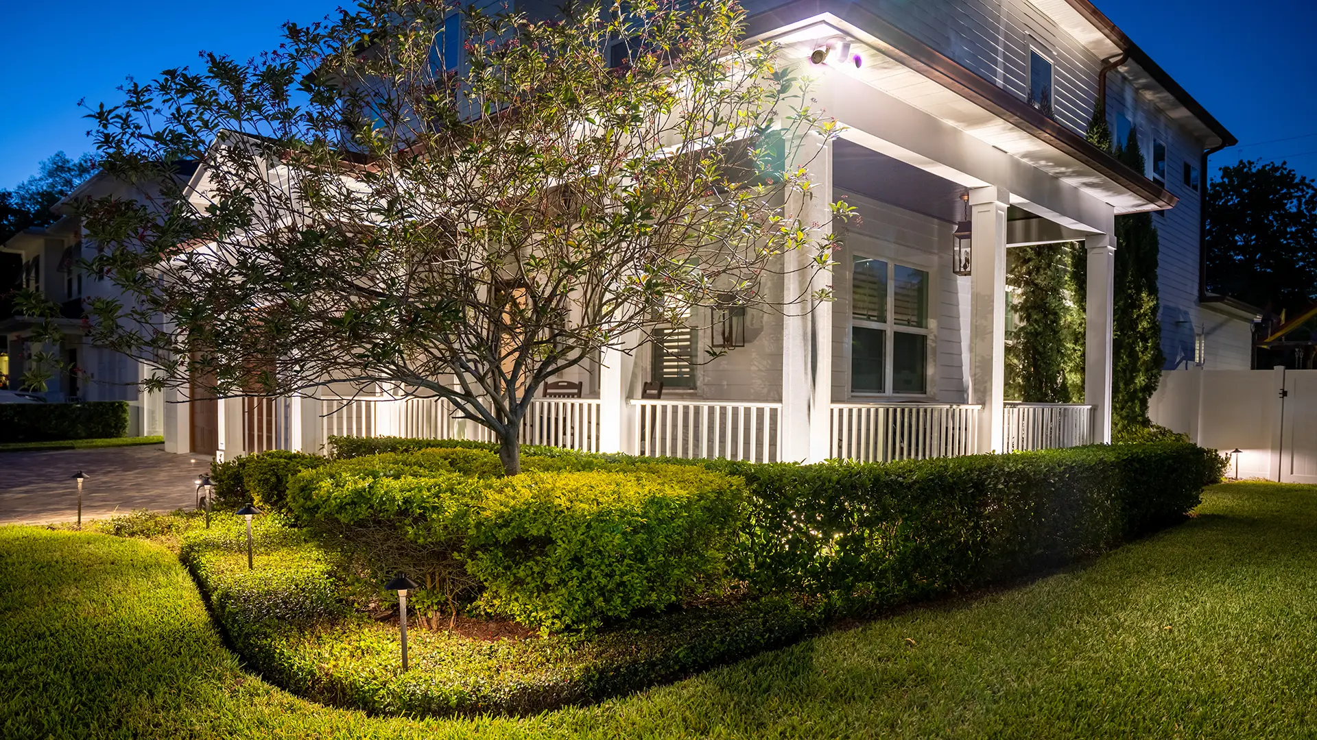 5 Helpful Landscape Lighting Tips to Add Curb Appeal