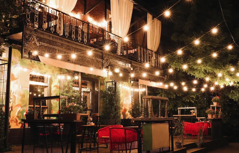 Tampa Landscape Lighting Costs: LED vs. Traditional — How to Maximize Savings